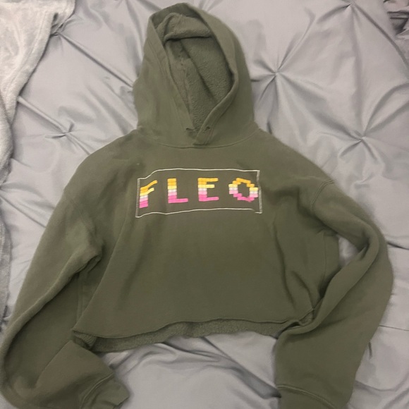 Fleo Tops - Fleo Crop Sweatshirt Small